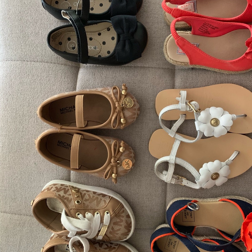 Size 5 toddler shoes. - Picture 3 of 3
